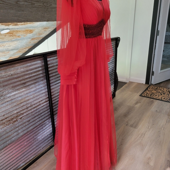 Elegant Red Long Sleeve Dress - Picture 10 of 16